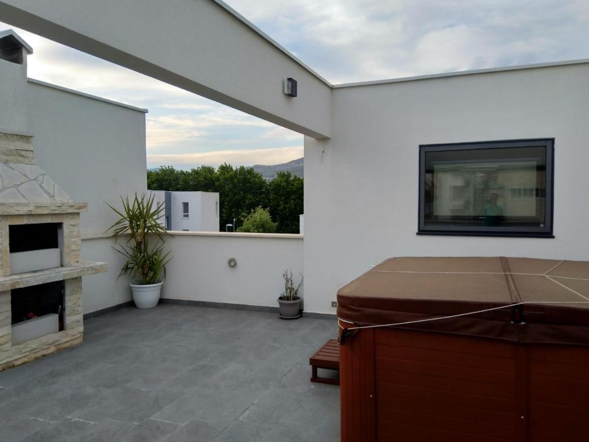Sea Pearl Luxury Apartment Подстрана Экстерьер фото
